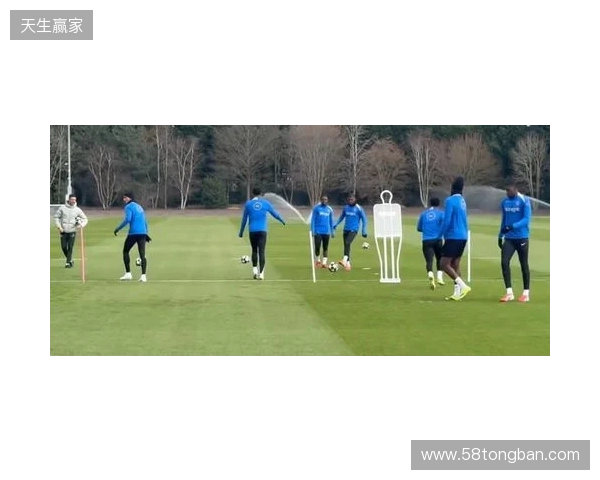 跟队:埃斯特旺参加了切尔西的公开训练,里斯、约恩森缺席 跟队:埃斯特旺参加了切尔西的公开训练,里斯、约恩森缺席